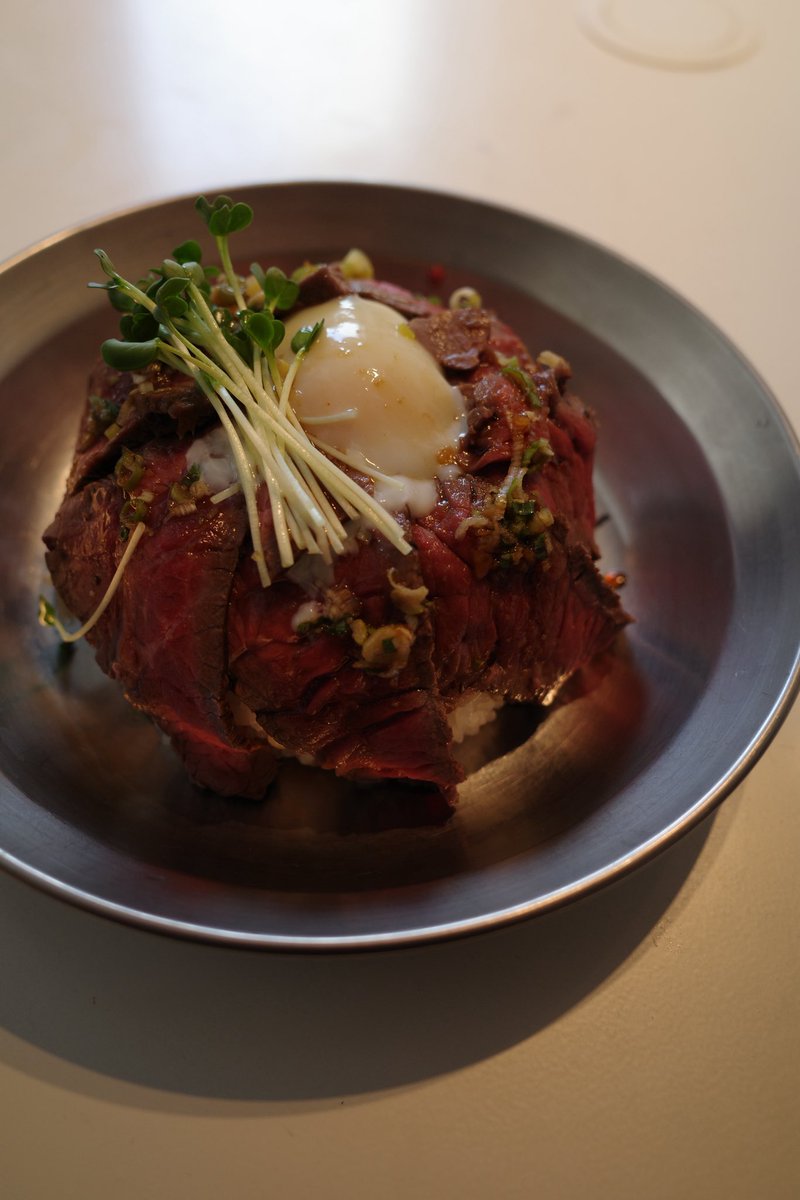 Vihta JP 【ヴィヒタジャパン】 (@vihta_jp) on Twitter photo 本日の賄い🍚
パリーシュク君塚氏のローストビーフ丼。
事務所がおしゃれな洋食屋さんに🌿
ウィスキングの後のサ飯でだしてくれないかなー☺️🌿
午後も作業頑張ります!!!
Tシャツ2枚目!! 本日の賄い🍚
パリーシュク君塚氏のローストビーフ丼。
事務所がおしゃれな洋食屋さんに🌿
ウィスキングの後のサ飯でだしてくれないかなー☺️🌿
午後も作業頑張ります!!!
Tシャツ2枚目!!