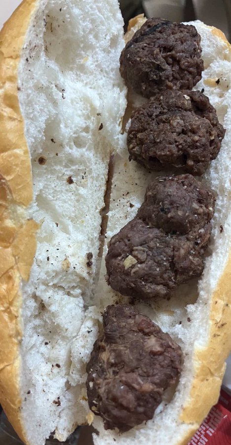 polismevzuat's tweet photo. Polis istirhatli olduğu ve evde dinlenmesi gerektiği saatte ek göreve çağrılıyor.

Yetmiyor üstüne bir de zehirleniyor..

Başka bir kurumda bu olay olsaydı ülkenin gündemine oturmuştu şimdi.
#PolisleriDuyun https://t.co/yfqJEO3BeA