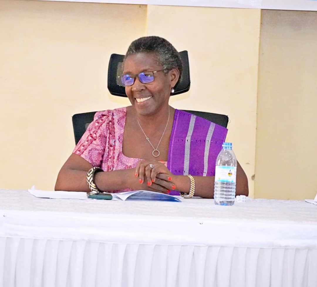 This morning, I am feeling a certain pain.

As I came to type here, I remembered a Kiga proverb: Obusaasi butakurekire, obugambira otakubuurize: Pain that is not leaving you alone, you explain it to even those who have not asked.

To all of us with pains, may we at least smile.