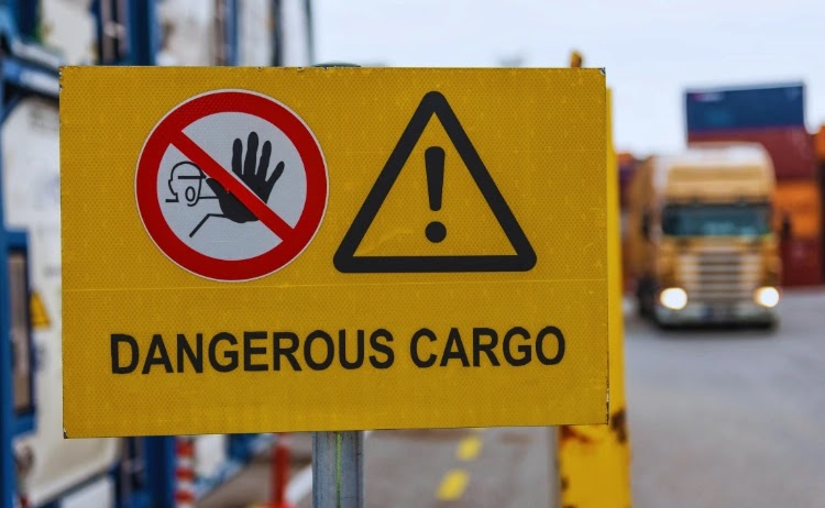 ⚠️ Risk is their routine. From towering heights to treacherous seas, the world’s most dangerous jobs demand grit, guts, and a daily dance with danger—so the rest of us can live safely.
#dangerousjobs #FATAL #Jobs 
Read more here👇
usopman.com/2025/08/most-d…