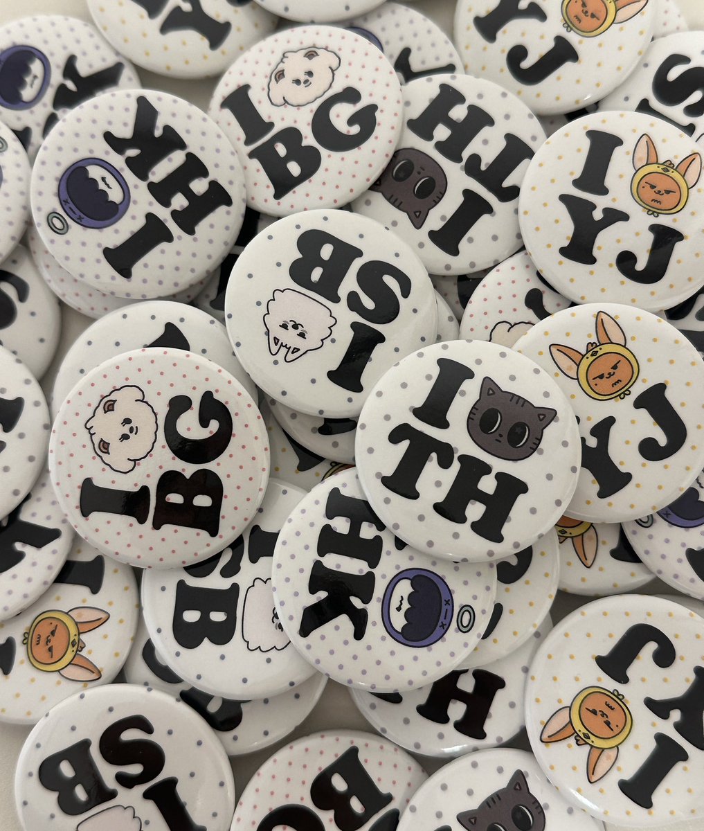 #rt #follow 
여분이 조금 남아서 rt+follow 해 주신 3분께 연준 제외 핀뱃지 4종 세트를 드립니다◟( ˃̶͈◡ ˂̶͈ )◞