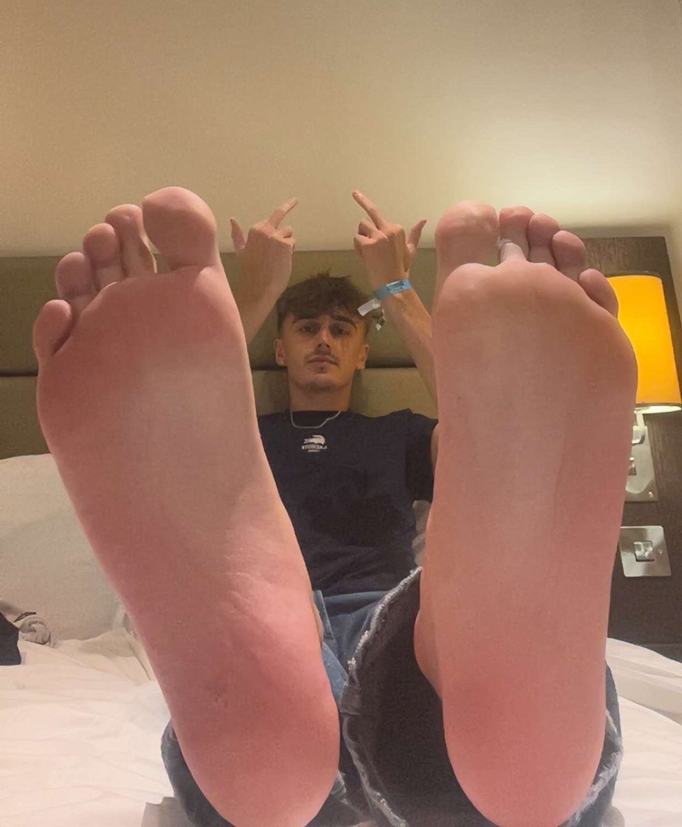 Gay Feet Tweets 👣 (@gayfeettweets) on Twitter photo Socks or bare soles? You have the choice with his size 12US/11UK soles! 😉
Follow <a href="/MasterNotts/">Master Notts 👑</a> 🔥 Socks or bare soles? You have the choice with his size 12US/11UK soles! 😉
Follow <a href="/MasterNotts/">Master Notts 👑</a> 🔥