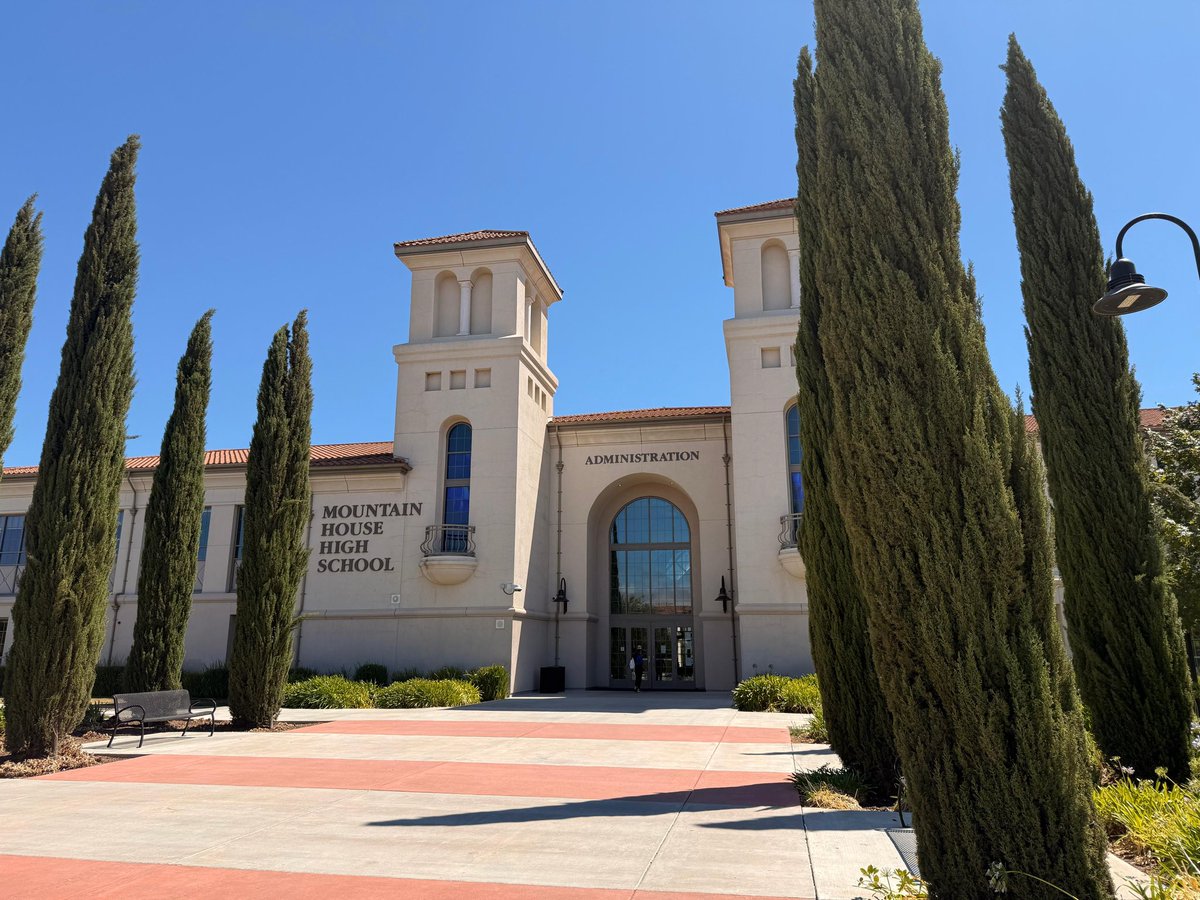 పోయిన వారము నేను అమెరికా లోని కాలిఫోర్నియా రాష్ట్రం లో పర్యటించి గిల్రాయ్, fremont, redwood, Mountain House, Folsom, Santa Clara, San Francisco పట్టణాలలో ఉన్న ప్రభుత్వ పాఠశాలలను సందర్శించాను. ప్రిన్సిపాల్స్ తో టీచర్లతో చర్చించాను. అలాగే Gilroy స్కూల్ డిస్ట్రిక్ట్ బోర్డు, El