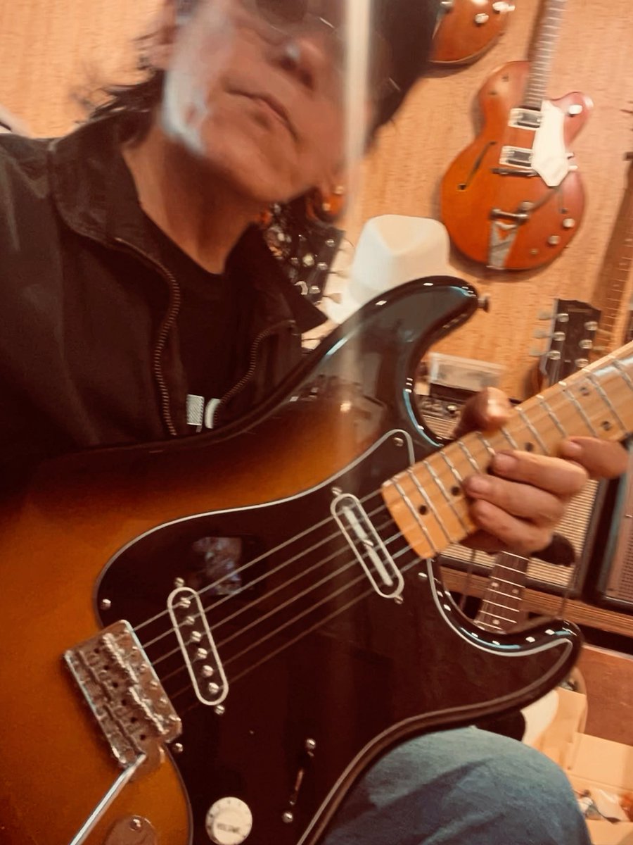 フロントに できたばかりの
「下心 ピックアップ」が
載ったストラト