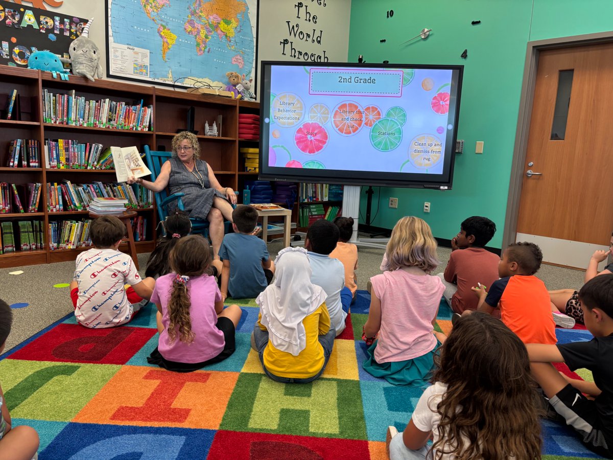 lauren_houser's tweet photo. Students reading &amp; writing about texts relevant to their learning. #1LISD #get2PHE @hrobbinsPHE https://t.co/WPmhhzfkCl