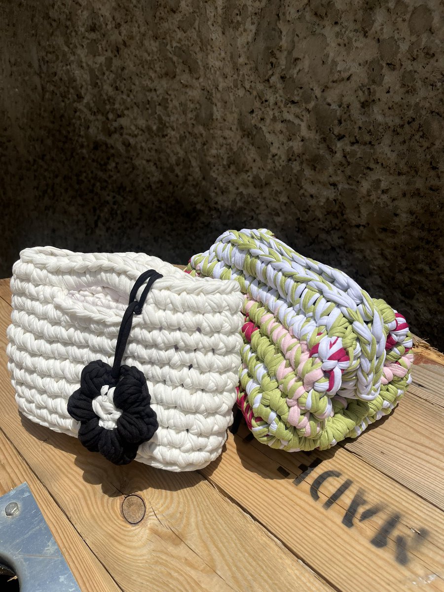 Chy_derah's tweet photo. @gemyoruba Hi everyone, I'm derah and I make handmade crochet bags that are stylish, durable, and perfect for any occasion. Each piece is carefully crafted with love and attention to detail.... you can check me out on ig (derah _ng) and also the link to my ig is in my bio❤️. https://t.co/uGzZODhdur