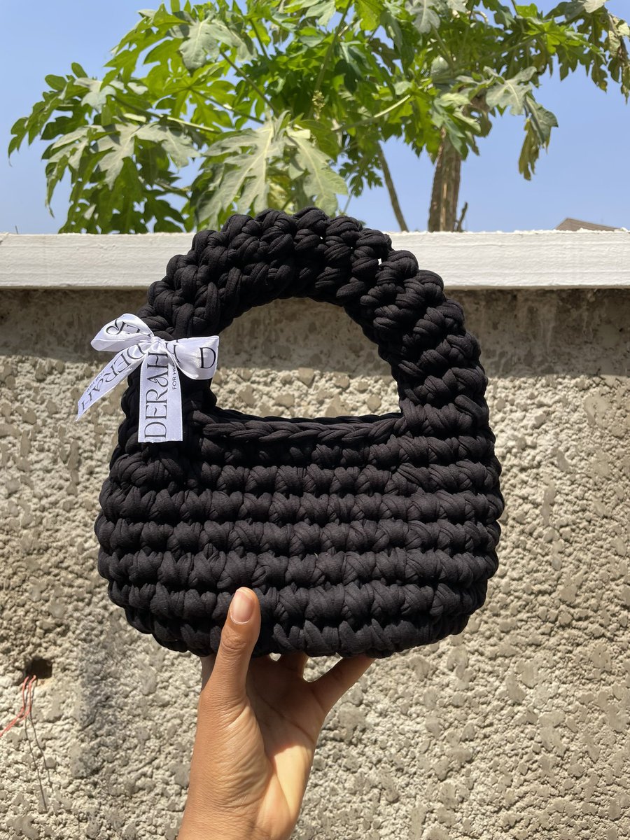 Chy_derah's tweet photo. @gemyoruba Hi everyone, I'm derah and I make handmade crochet bags that are stylish, durable, and perfect for any occasion. Each piece is carefully crafted with love and attention to detail.... you can check me out on ig (derah _ng) and also the link to my ig is in my bio❤️. https://t.co/uGzZODhdur