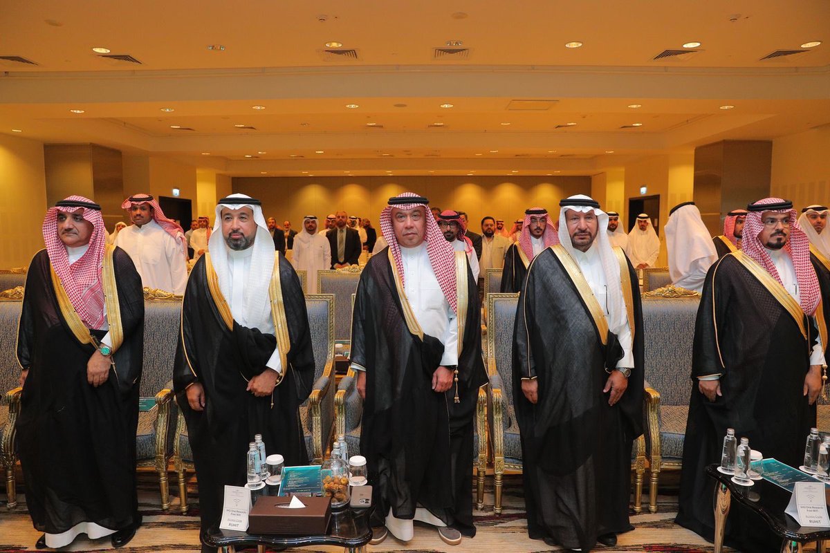 تكريم ⁧#أمانة_الأحساء⁩ ممثلة بسعادة أمين الأحساء م.عصام الملا، من معالي نائب الوزير أ.إيهاب الحشاني، نظير تعزيز جودة المشاريع وتحقيق مستهدفات الوزارة ، وذلك خلال الحفل الذي نظمته وكالة المشاريع والصحة العامة بـ ⁧#وزارة_البلديات_والإسكان