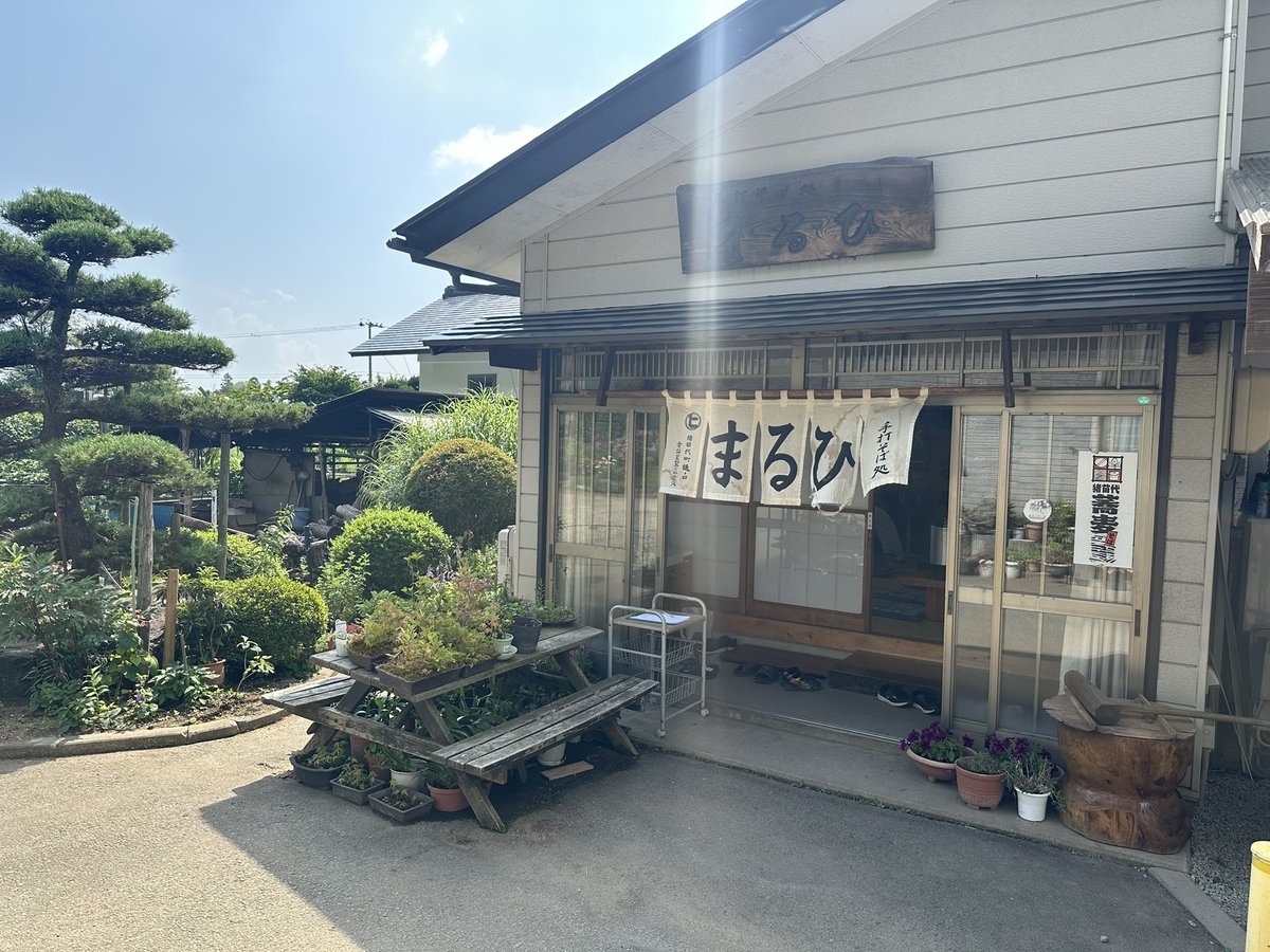 お昼は蕎麦にしまして。
天ぷら付盛りそば大盛り😊
蕎麦も天ぷらも美味しかったです(*´-`)