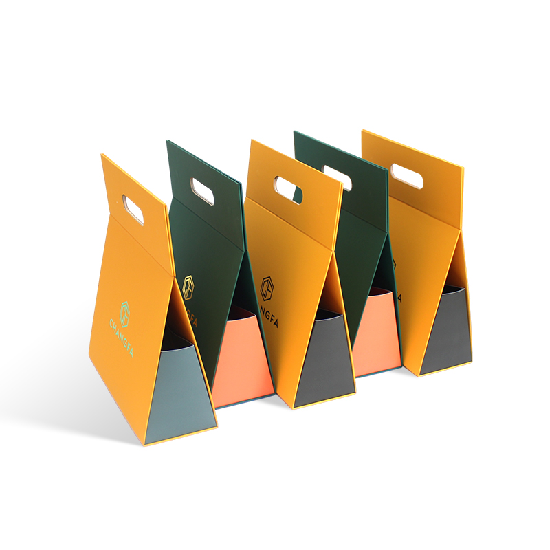 cfpackaging's tweet image. ✨Flat-packed and easy to assemble for reduced shipping cost
🛍Built-in handle for a better unboxing and carrying experience
♻️Made from recyclable rigid paperboard
💌For Jewelry&amp;amp;accessories, Holiday gift sets, Event giveaways, Corporate gift packaging.
#foldingbox #foldablebox