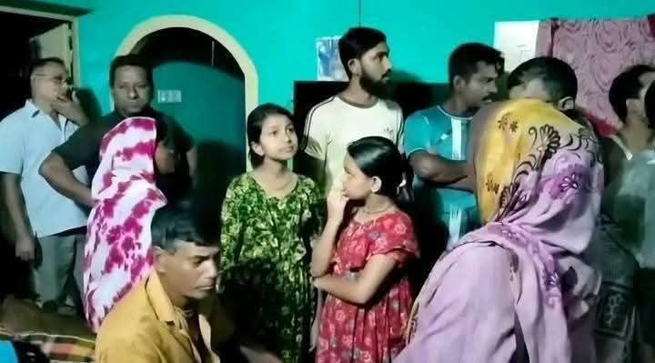 Pakistan Untold (@pakistan_untold) on Twitter photo Bangladeshi Hindu women assaulted, looted by Islamists for not paying Jizya.
PC: <a href="/HinduVoice_in/">Hindu Voice</a> Bangladeshi Hindu women assaulted, looted by Islamists for not paying Jizya.
PC: <a href="/HinduVoice_in/">Hindu Voice</a>