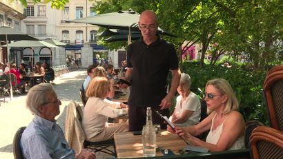 F3Rhone_Alpes's tweet photo. Y-a-t-il trop de restaurants dans cette grande ville ? "Seuls les meilleurs vont rester", les restaurateurs donnent leur avis
👉https://t.co/DFOfr4rdC1 https://t.co/NqHOXoOy6t
