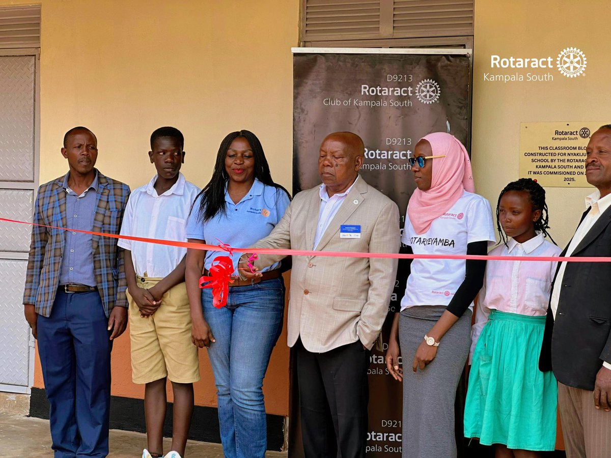 rctkampalasouth's tweet image. A thread of activities that took place at the #Nyakijumba10 handover project in Kabale.👇

1. Handover of the classroom block
A dream fulfilled for Nyakijumba Primary School. From 60 pupils (P1 - P3) in crumbling rooms to a brand new classroom block that can accommodate 250