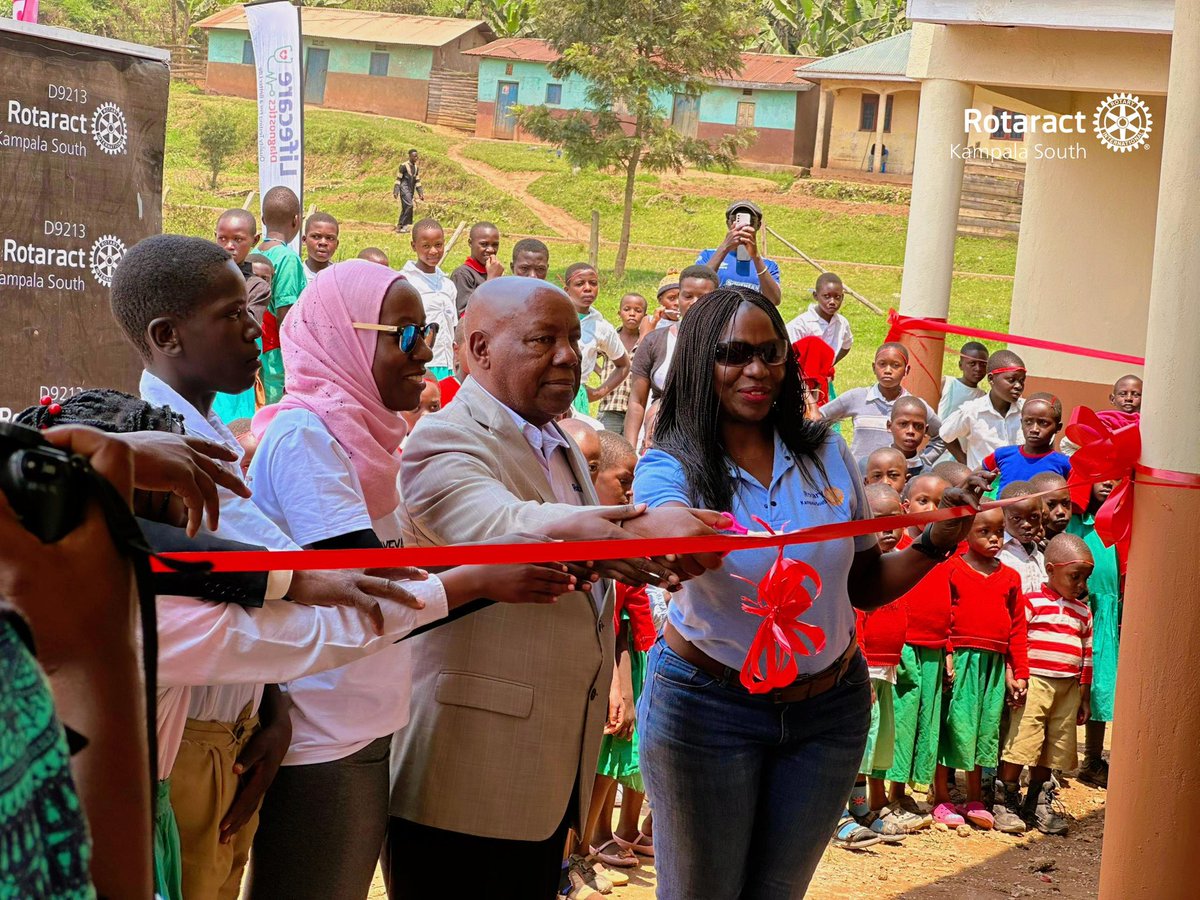 rctkampalasouth's tweet image. A thread of activities that took place at the #Nyakijumba10 handover project in Kabale.👇

1. Handover of the classroom block
A dream fulfilled for Nyakijumba Primary School. From 60 pupils (P1 - P3) in crumbling rooms to a brand new classroom block that can accommodate 250
