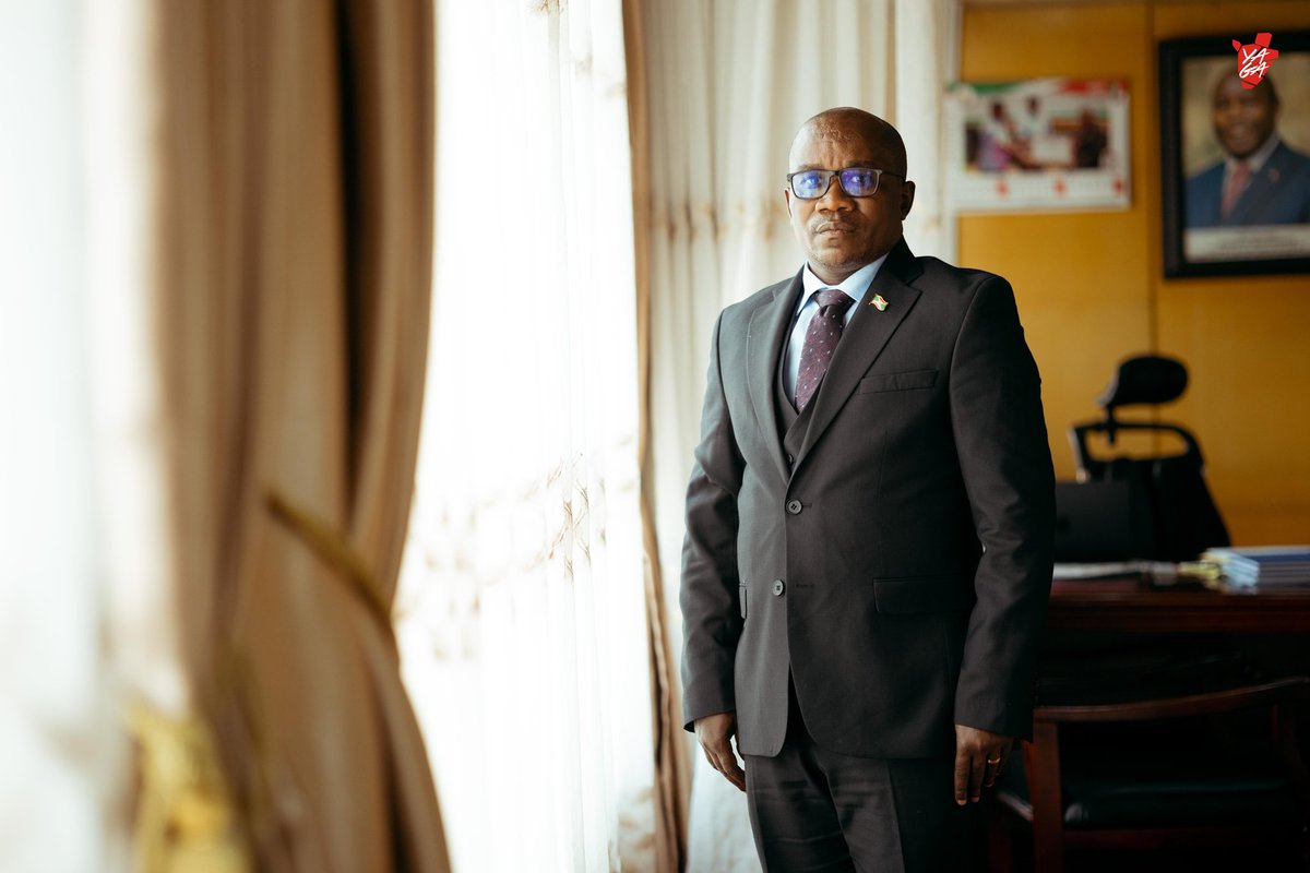 Nom de naissance : Mvukabanka. Plus tard renommé Katihabwa, il est aujourd’hui ministre de la Justice, des Droits de la personne humaine et du Genre au Burundi.

💁🏾‍♂️ De l’enfance marquée par l’adversité à la charge de Garde des Sceaux, son parcours force le respect. Résilience,