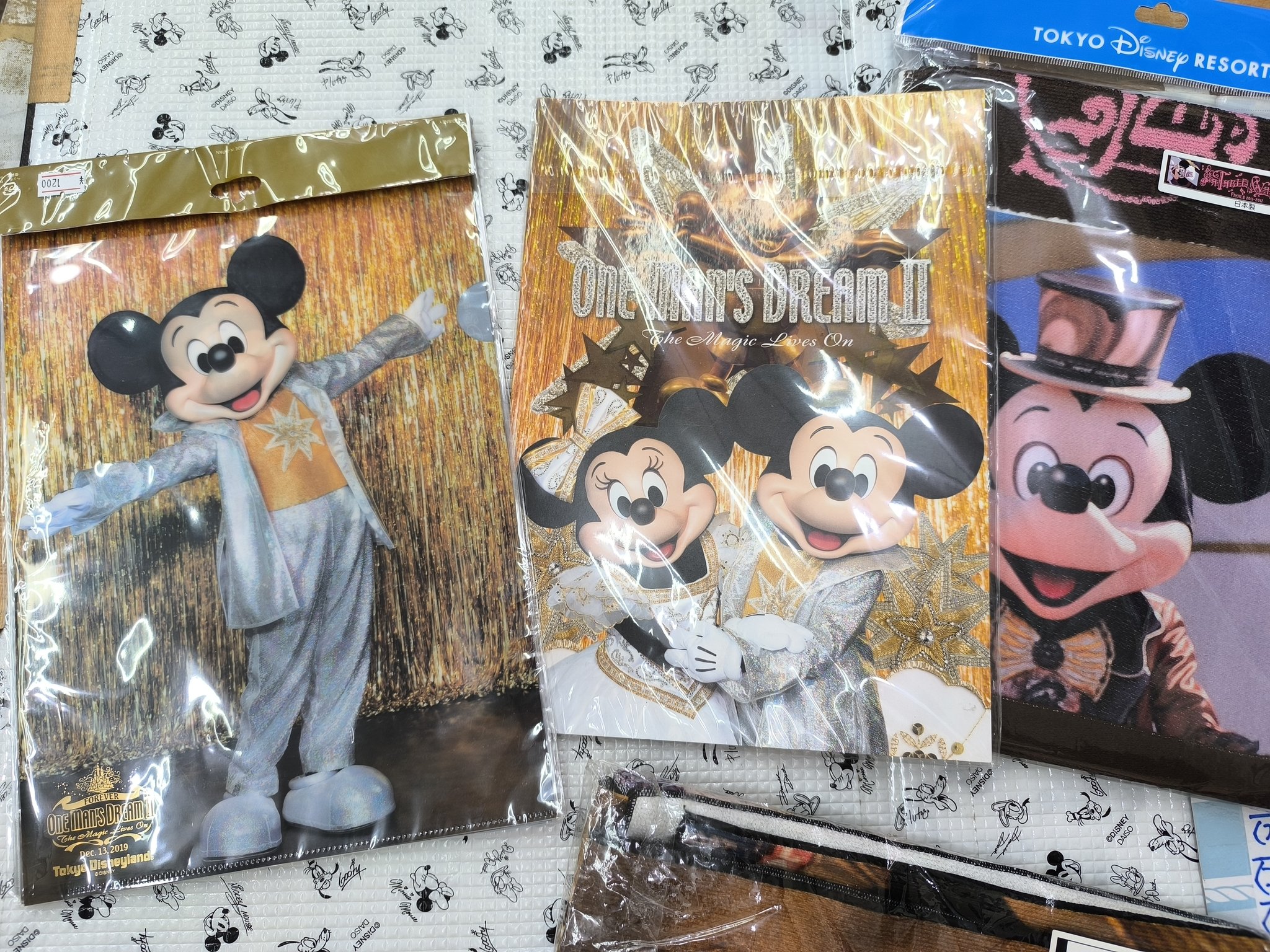 ディズニー　実写グッズ　まとめ売り 本日発売！ダッフィー実写版グッズ販売状況現地より