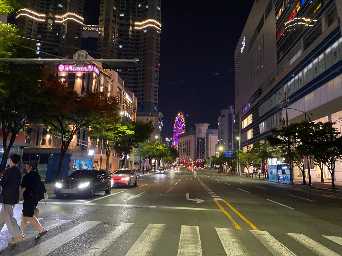 ついに引っ越して来ました〜🇰🇷
とりあえず今週は家の中の整理
来月に早期適応プログラムと外国人登録の訪問予約もしたし、その後に携帯契約したり色々できるかなぁー。
そしてなにやら観覧車があるみたい🎡
