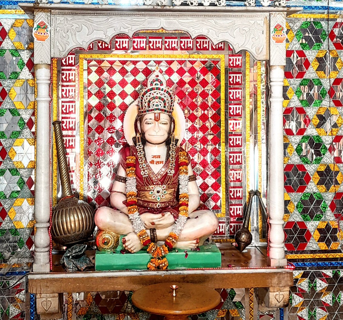 आज मंगलवार वार है बालाजी सरकार का वार है। 

जो भक्त सच्चे मन से बालाजी को ध्यावे उसका बेड़ा पार है। 

बजरंगबली बालाजी सरकार की जय 🚩❣️

जय श्री राम जय हनुमान ❤️