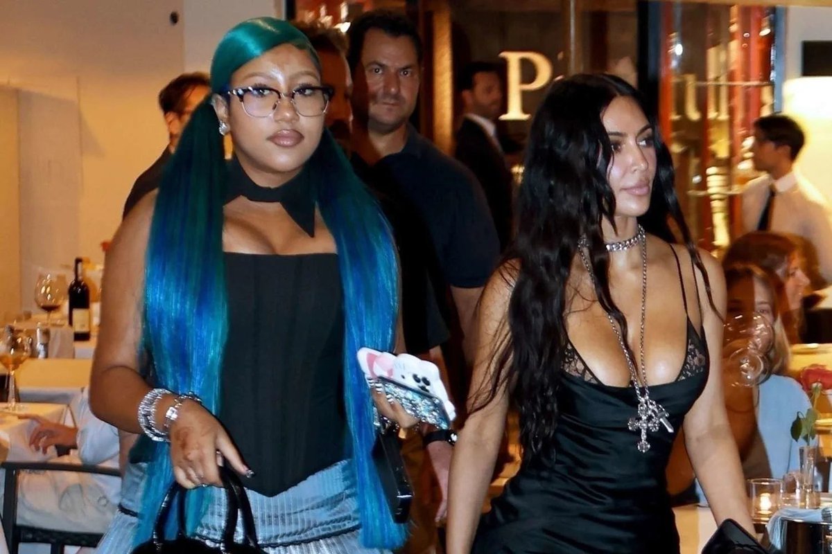 Kim Kardashian &amp; her 12 year old daughter.  😲
Which one is the 12 year old?