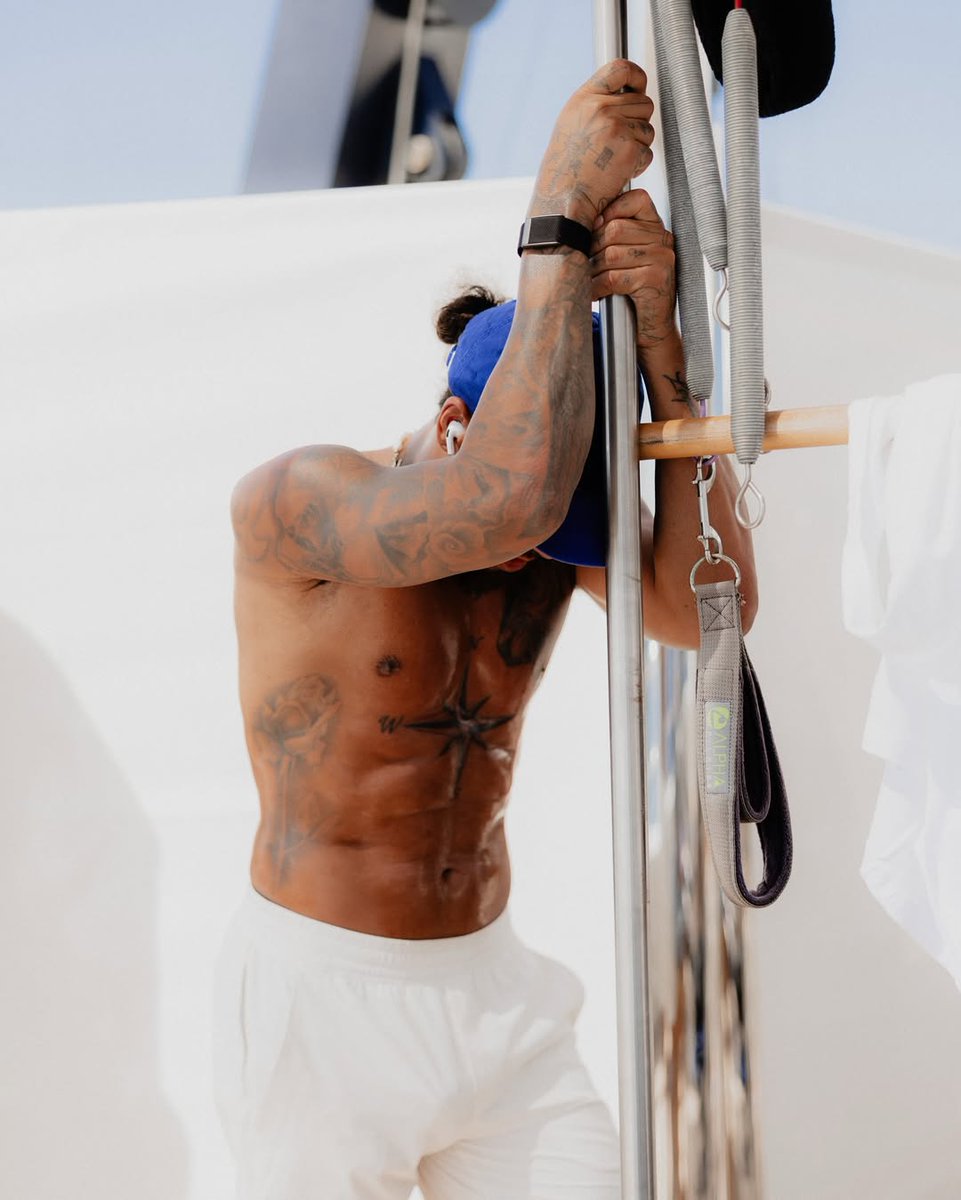 HotRacingDriver's tweet image. #LewisHamilton #hot #racing #abs #sixpack #shirtless #sexy #hotracingdriver