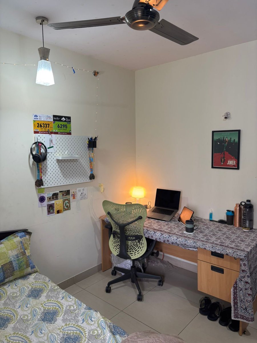 Ranook_xd's tweet image. We&apos;re looking for a replacement in a fully-furnished 3BHK (with minimal setup cost) in Sobha Magnolia, BTM Stage 1.

It&apos;s a gated society with all amenities like Gym, Tennis Court, In-door Badminton Court, Squash Court and more!

Current Rent: ₹19k/month
Security Deposit:…