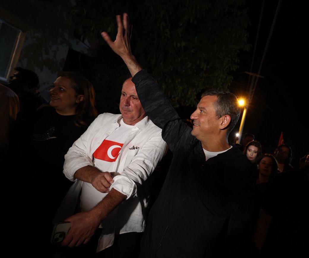 Özgür Özel ve Muharrem İnce, Büyük Taarruz’un 103. yıldönümünde Afyonkarahisar’da beraber yürüdü.