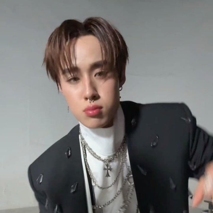 puppy pouts 🫳