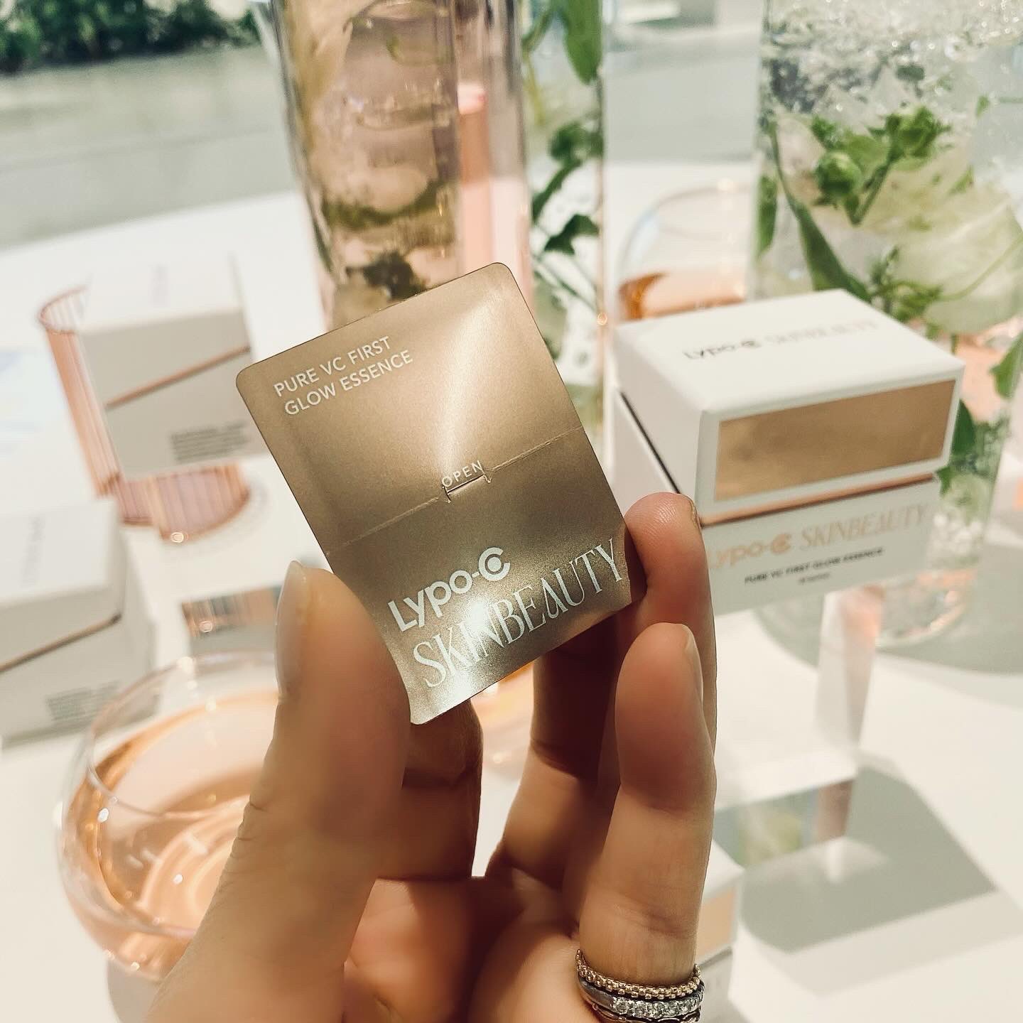 PURE VC ファースト グロウエッセンス　ピュアビタミンC　28包 Amazon.co.jp: 公式 Lypo-C SKINBEAUTY Pure VC ファースト