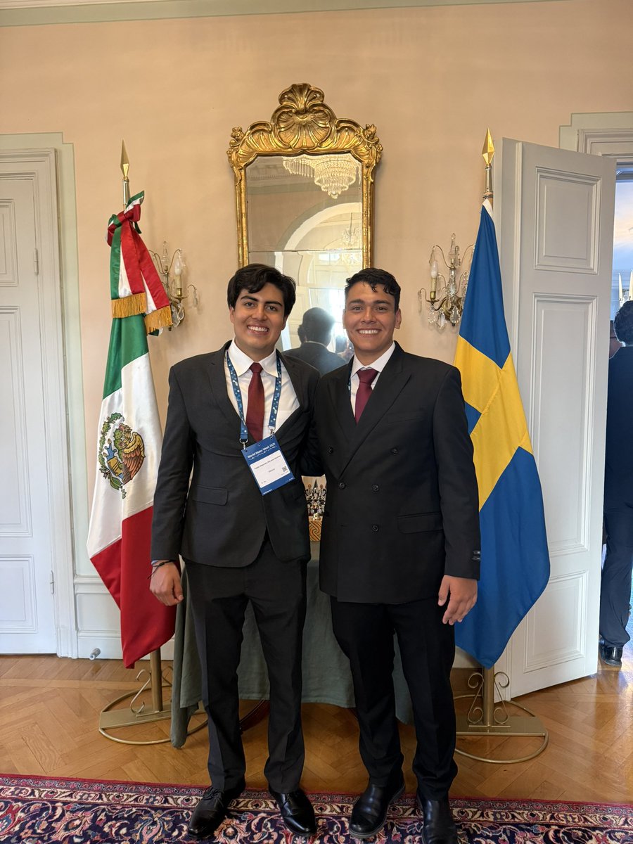 EmbaMexSue's tweet photo. 🇲🇽 Two young innovators from Jalisco represent Mexico at the Stockholm Junior Water Prize 2025 💧🏆. Their project saves 50% of water on tortilla-making 🌽.
The Embassy proudly supports them at tomorrow’s ceremony in Stockholm. ¡Best of luck! ✨🇸🇪 #SJWP https://t.co/ogW3IJcYgM
