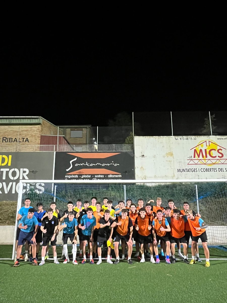 FUTBOL BASE 🔵
Alevins i Juvenils ja han començat els entrenaments d’aquesta temporada! 
Molta sort i gaudiu de valent 💪🏼⚽️
#somescapulats #futbolbase