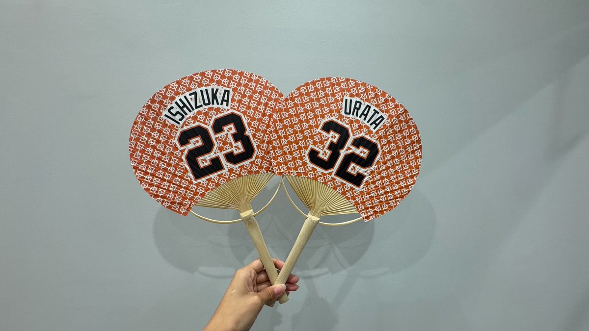 夏の必需アイテム「大判竹うちわ」🎆✨ ＼ 表面には選手の写真、裏面に