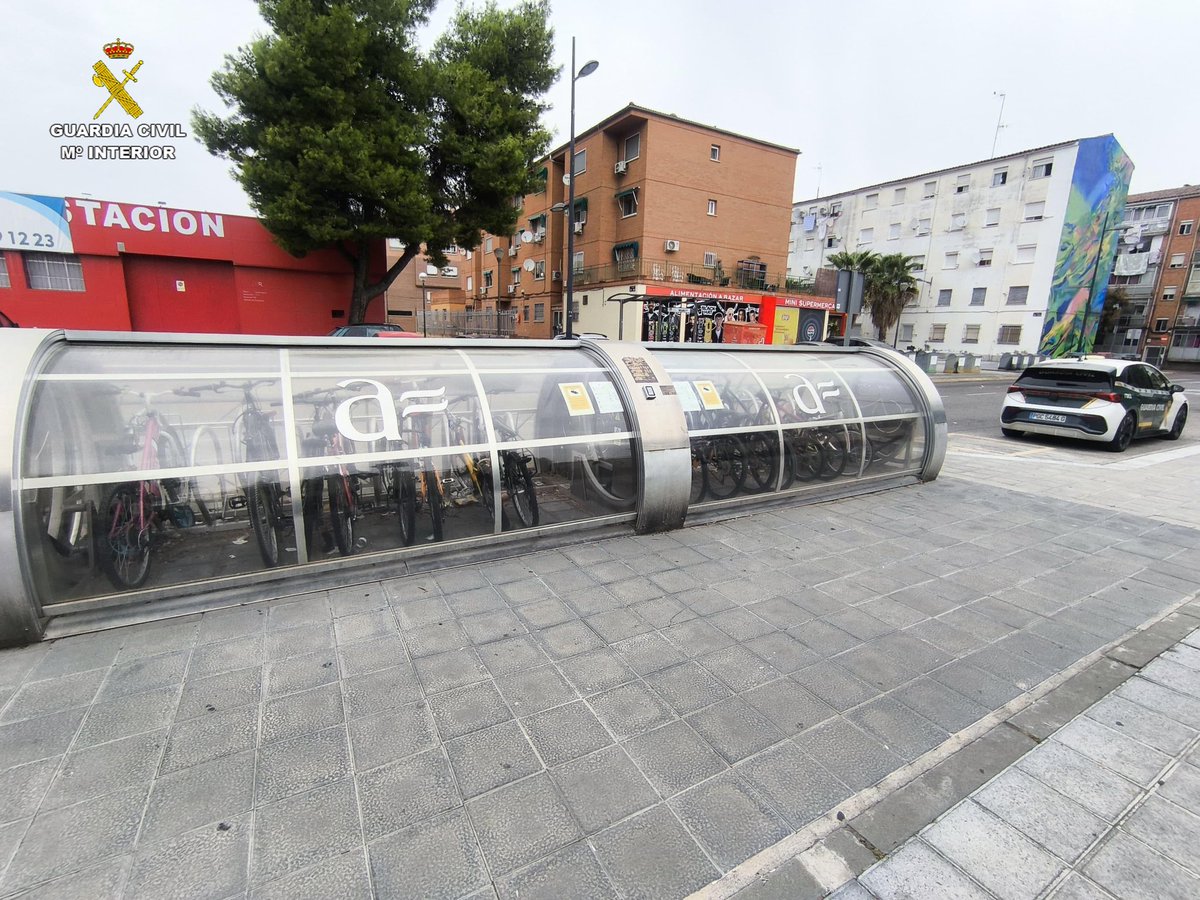 Detenido en #AzuquecadeHenares por la sustracción de 4 patinetes eléctricos 🛴🔌

👉Fue detenido por la <a href="/GuardiaCivilGU/">Guardia Civil Guadalajara</a> cuando se disponía a robar otro patinete 🛴🔌