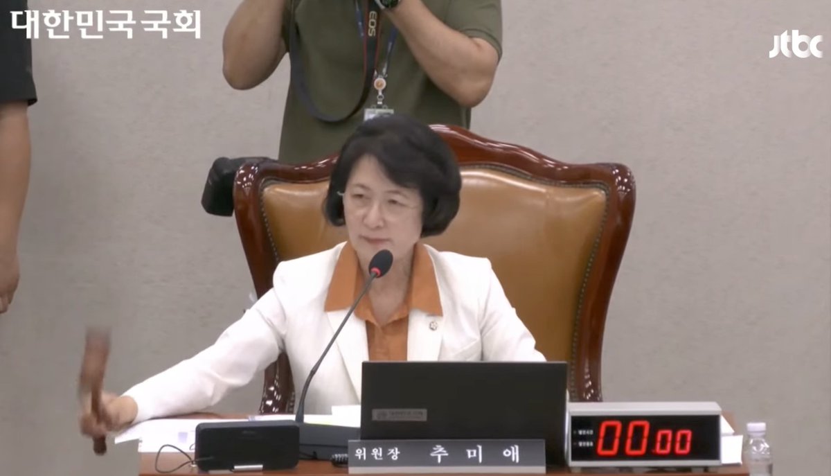 자 여러분....

9월 1일....그 영상이 나오는것이...통과되었읍니다......
트친들이 알티 안하더라도 추천탐라로 들어올 예정이니...
마음의 각오를 하십시오