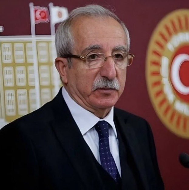 YeniUlak's tweet image. 📢 AKP'li Kürt siyasetçi Orhan Miroğlu’ndan, Prof. Dr. İlber Ortaylı’ya:  

“Kırgızları, Uygurlarla beraber getirip Dicle - Fırat havzasına yerleştirmek şoven duygulara iyi gelebilir ama aslında kocaman bir ahmaklıktır.”