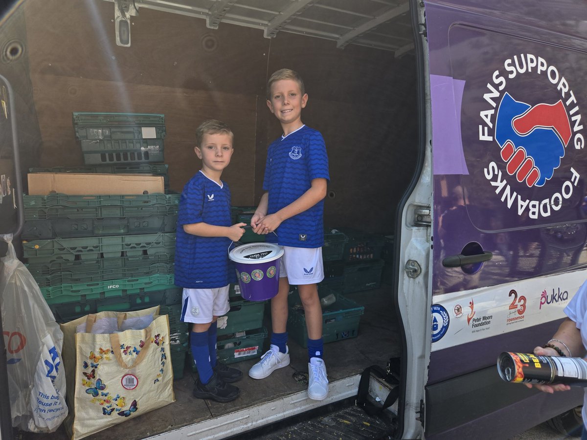 SFoodbanks's tweet photo. We go again tomorrow....

Loads of visitors for our first collection at the @HDbramleymoore on Sunday. @PED7 @MeatballMolly @KieranMaguire @FatboySlim Kevin Sheedy @Mintand young Blues &amp; stars of the show Leighton and Lennon https://t.co/tmBVMjHNmX