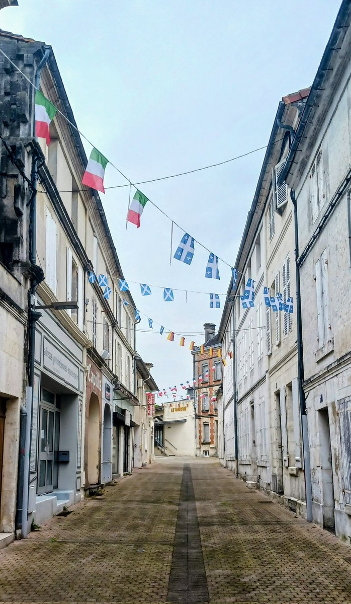 higginscartoons's tweet photo. Can you GUESS what country this is?
Here are some flags, but with no hint of nationalistic or xenophobic undertones, they're everywhere, all over the place.
#flags #flagrespect #England https://t.co/J3hVzIuUa4