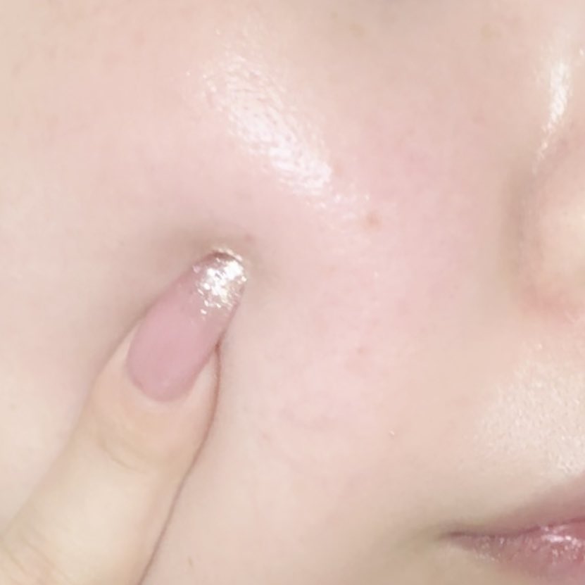 ニキビの原因はいろいろあるけど結局肌の土台が崩れるとニキビはできるんだって！
あらゆる原因をケアするセラム💚うるおい保湿*と肌荒れ予防を同時に叶えるよ◎
みずみずしく肌になじむウォータリーテクスチャーで使いやすい！
#PR #VEGANIFECT #ヴィーガンイフェクト #肌荒れ予防 #ナイアシンアミド