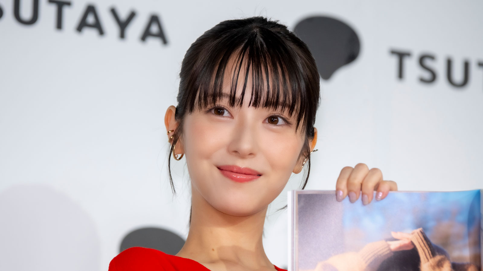 浜辺美波 映像作品 Moukan1972♂ with 1973♀ Presents『浜辺美波と酒』 on X