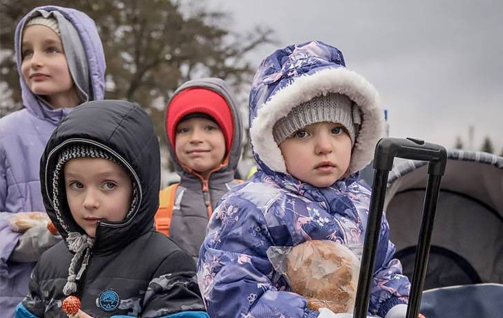 <a href="/avtorresp/">Ángel Víctor Torres Pérez</a> <a href="/BasketValor/">🔺🇻🇪🎗️Ángel🖤 🇪🇸⛹️‍♀️</a> <a href="/Hora25/">Hora 25</a> Se lo explico yo Ángel: en una foto aparecen niños y niñas ucranianos. En la otra, lo que usted llama “niños y niñas africanos”.
¿Ve la diferencia?