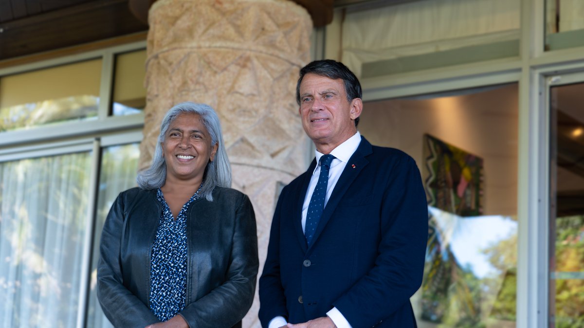 Entretien ce matin avec le Ministre d'Etat Ministre desOutre-mers,  ManuelValls. Passage en revue des enjeux régionaux &amp; internationaux concernant les territoires 🇨🇵 dans le #Pacifique. Merci Monsieur le Ministre d'Etat.