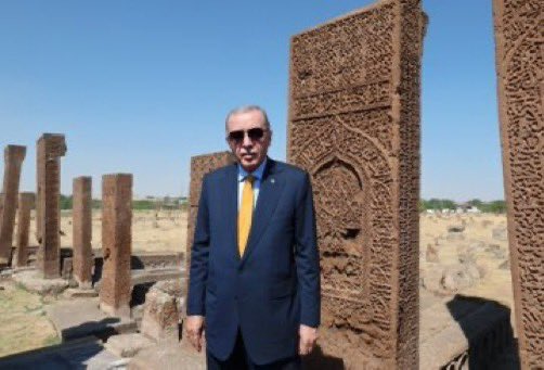 📍Ahlat!

Sayın Cumhurbaşkanımızın katılımı ile Bakanımız, Genel Kurmay Başkanımız ve Kuvvet Komutanlarımız ile Anadolunun mührü olan kübbetü-l islam diyarı Ahlat’tayız.

Bizlere bu emaneti veren, bu şuuru aşılayan ecdadımızı rahmet ve minnetle anıyoruz.

#ahlat
#malazgirt