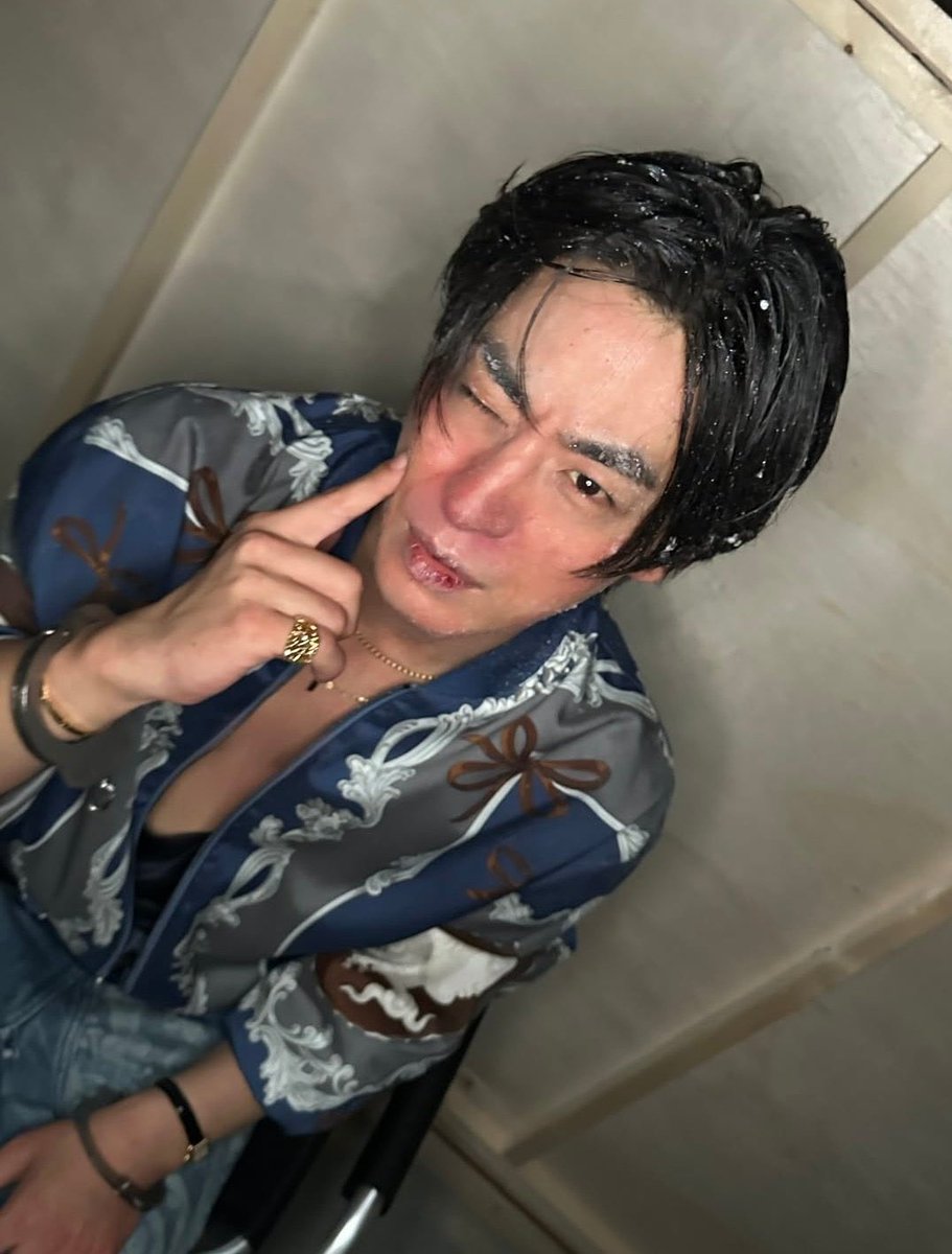 아저씨들 너무 무리하신다(positive)