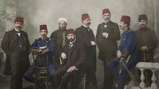🌐SİYASET  ✍🏽Dr. Ender Korkmaz

İttihat ve Terakki Cemiyeti ve İslamcılık

İTC, 1913 itibarıyla artık Osmanlılaştırma politikasını terk ederek İttihad-ı İslam politikasına geçiş yaptı. Bu dönüşümü tetikleyen tecrübe Trablusgarp’taki mücadelede sergilenen Türk-Arap dayanışmasının