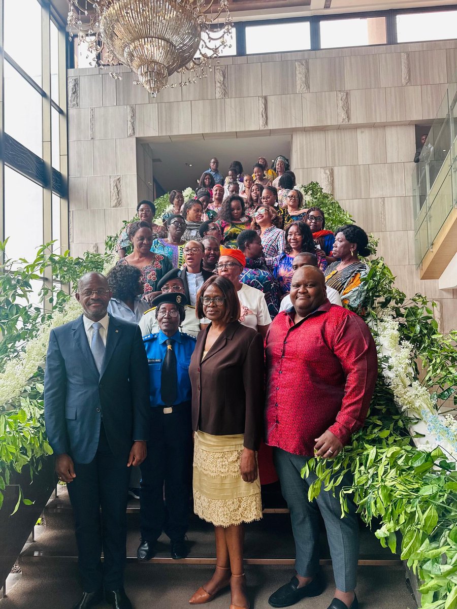 Mise en place du Réseau national femmes médiatrices de la <a href="/SADC_News/">SADC Secretariat</a> au terme d'une formation de 5 jours sur la gestion des conflits et le rôle des femmes dans la médiation en RDC. <a href="/GerardMulimbi/">Gérard Mulimbi Officiel</a> <a href="/JosephineMawete/">Joséphine Mawete</a>
<a href="/MNS_RDC/">Mécanisme National de Suivi RDC</a> <a href="/UEenRDC/">UE en RDC🇪🇺</a> <a href="/SweAmbDRC/">Ambassadeur de Suède en RDC Joakim Vaverka</a> <a href="/AmbSuisseRDC/">Ambassade de Suisse en RDC</a>