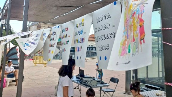 Ja tenim la Festa Major a tocar🎊! Veniu al "Taller de banderoles" i pinteu banderoles de la Festa Major per a decorar la carpa de la Biblioteca.

📅Divendres 29 d’agost a les 18 h.
📍Espai del Petit Lector (Pl. de Pere Quart).