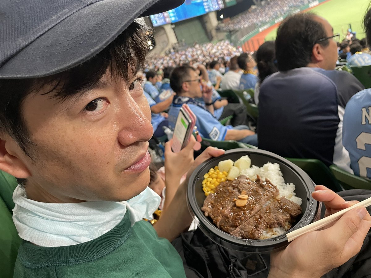 キャモン西本がついに平日の朝にお笑いネタライブやってるのかよ2、キャンテストでした。合間にキャモンさんにカツをご馳走になりました。来てくださった皆さんありがとうございました！
終わりで所沢散策〜ベルーナドーム。ハナガタさんの埼玉県民の日は今年で10年目。アニバーサリー