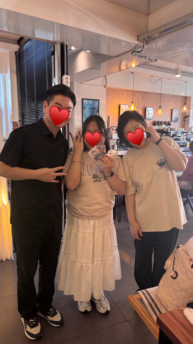 i can’t believe we met woozi’s parents theyre both so nice ㅠㅠ woozi’s mom was so accommodating and funny. woozi and his dad have very similar personalities 🥹

theyre both such lovely people i can now see where woozi got it from :,) 

<a href="/deeiniel/">deee.</a> <a href="/chebalcar/">C ☁️</a>