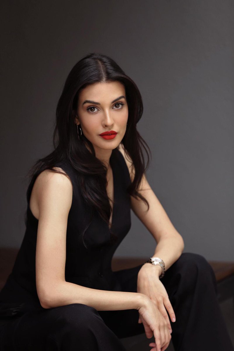 atvcomtr's tweet photo. Kuruluş’un yeni dönem Nilüfer Hatun’u belli oldu!
Detaylar➡️ https://t.co/vLhFfKSO2f
#KuruluşOsman @Kurulusosmanatv https://t.co/5Ec3osvXiy