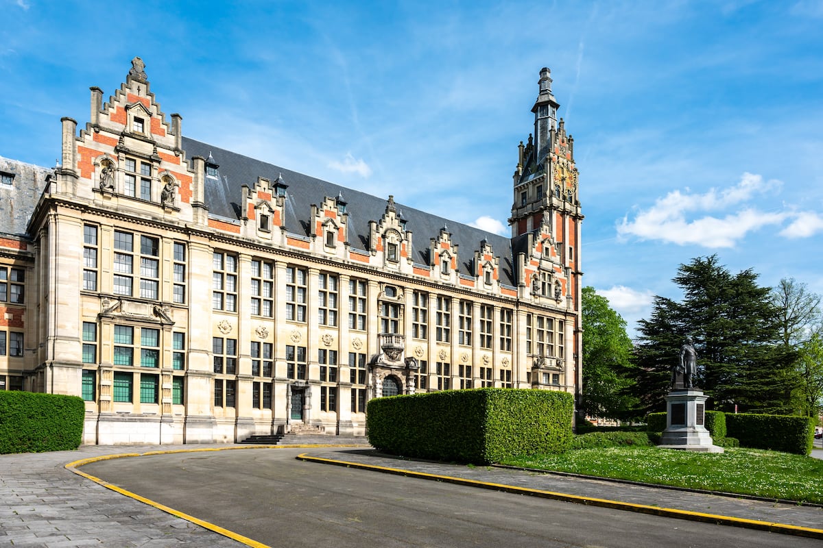 Promotion “Rima Hassan” à l’ULB : les étudiants réagissent et demandent un “soutien clair et sans ambiguïté” des autorités académiques lalibre.be/belgique/ensei…