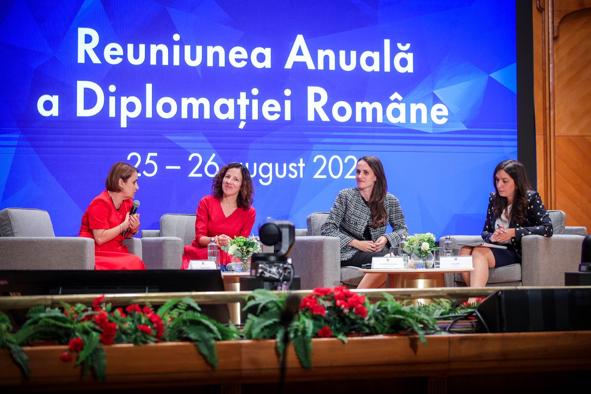 oana_toiu's tweet photo. I began the second day of #RADR2025 with a new thematic session, “The European Union – a future decided by citizens”, through an open and pragmatic dialogue with @RoxanaMinzatu, Executive Vice-President of the COM for Social Rights and Skills, Quality Jobs and Preparedness, alongside Presidential Adviser @Odobes1Luminita.
I fully share Vice-President Minzatu’s vision that “Europe has a future insofar as it manages to invest in and connect with ordinary people, with the same energy with which it speaks about security and defence.”
I also fully agree that “Europe is a common home, with a solid foundation, a flexible roof, large windows and open doors – and we must take care of it so that it continues to be our home.”

Key messages emerging from this productive exchange of views include:
• The European Union is a fabulous and powerful project, which today is attacked through foreign interference and hybrid actions precisely because it is a successful and democratic project.
• Romania must courageously make the transition from mere membership of the EU to the strategic tenacity of shaping leadership within the Union.
• 🇷🇴 Romania’s role in the EU must take the form of a pole of strength for consolidating the Union’s role in the world 🌎.
• Supporting the European population in the diaspora is essential.

That is why today, more than ever, we need an applied discussion about what the European project means in this intensely digitalized world, marked by the challenges of technological transition. Young people are the key resource for better and more accurate awareness of the values and benefits of the European Union. Likewise, citizens’ expectations and their greater involvement are fundamental in advancing the European project 🇪🇺 and preparing the Union for the future.
We are therefore moving forward with firm determination to calibrate European policies so that they deliver tangible results for our citizens.
The dialogue, moderated by State Secretary @ClaraStaicu, highlighted overall that the current situation, marked by multiple challenges, should not limit Europe’s future, but strengthen it and make it more powerful and more resilient. In addition, the European Union naturally needs to foster education, stimulate mobility and accelerate exchanges in support of innovation.